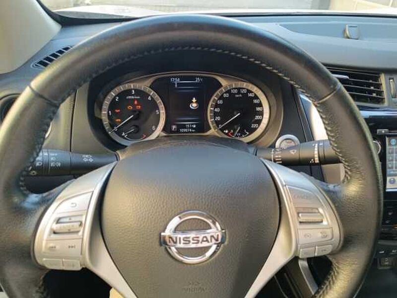 Nissan Navara 2.3 dCi DoubleCab N-GUARD Autom. AHK Voll-LED-Scheinw. Rundumkameras SchiebeDach