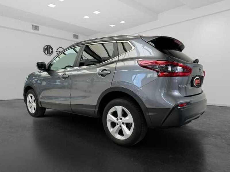 Nissan Qashqai Acenta 1.2 DIG-T 6MT Winterräder Panorama Navi PDC und Rückfahrkamera